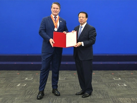 Nord-Lock executive honoured with Shanghai Magnolia Award