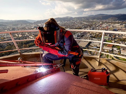 Maximum freedom for mobile manual metal arc welding